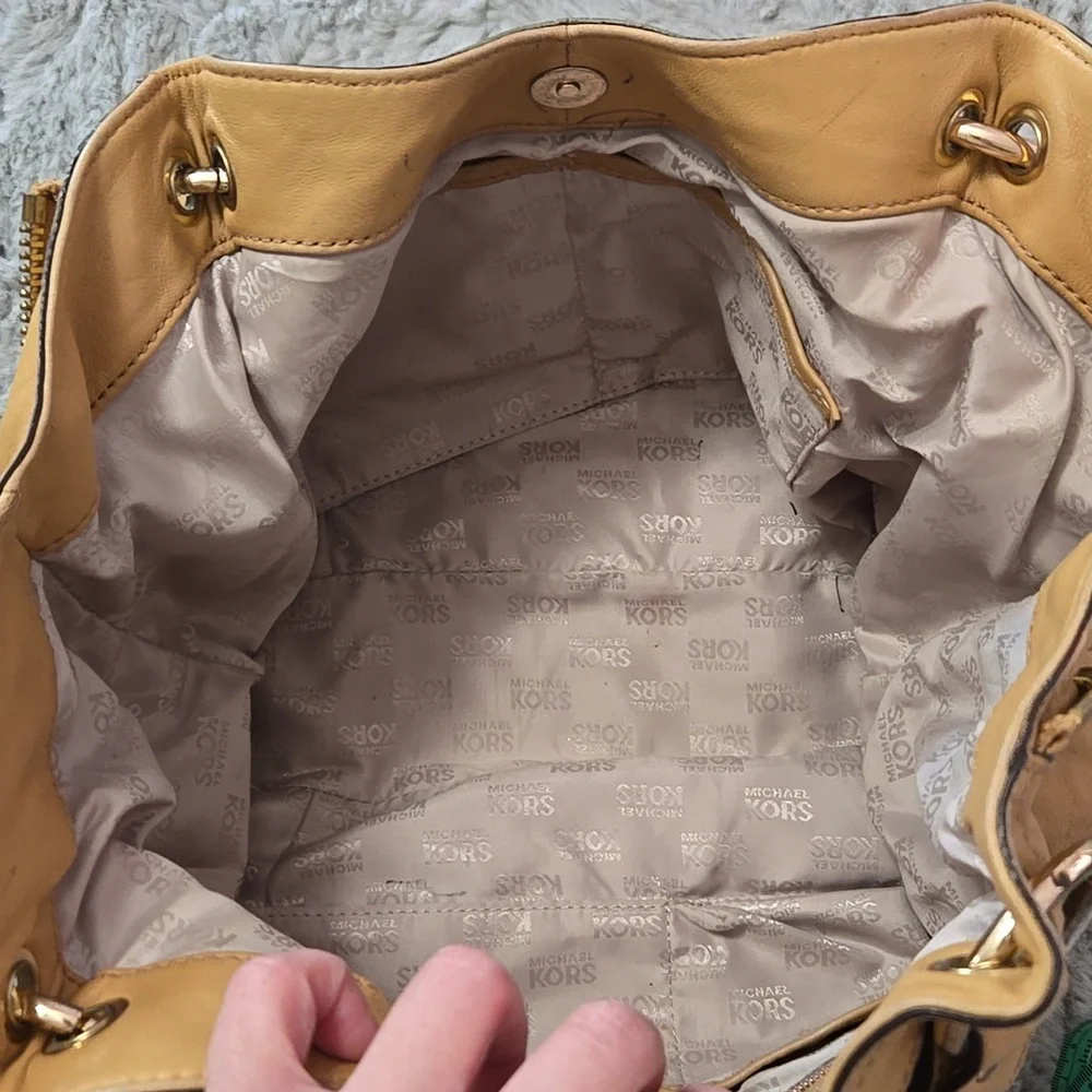 Michael Kors DAMAGED super soft real leather beige yellow shoulder bag
